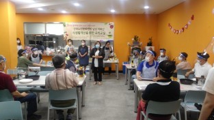 산곡노인문화센터  꽃 중년과 함께하는 요리 cook! 진행 (1).jpg